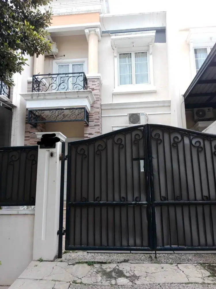 Rumah Hadap Timur di Royal Residence, Cakung, Jakarta Timur