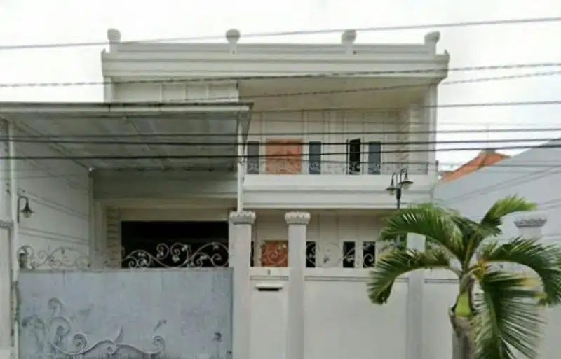 Dijual rumah cantik 2 lantai siap huni Manyar Rejo