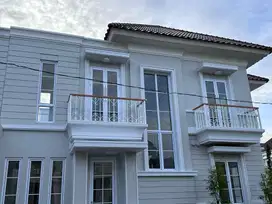 JUAL RUMAH HOEK DI GRANADA MENAGIO GADING SERPONG