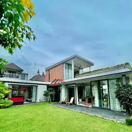 Rumah Design Modern View Golf Dalam Komplek