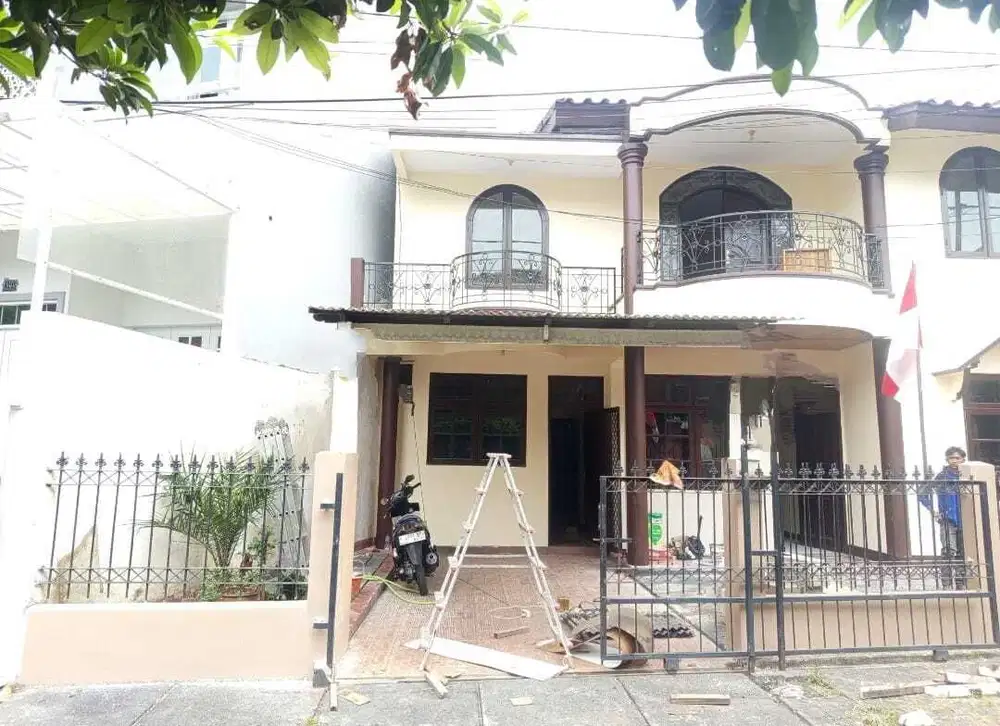 Rumah Asri 2 Lantai di Komplek Billymoon Pondok Kelapa