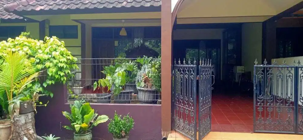 Jual Murah Rumah Luas Strategis Dekat Stasiun di Villa Gunung Lestari