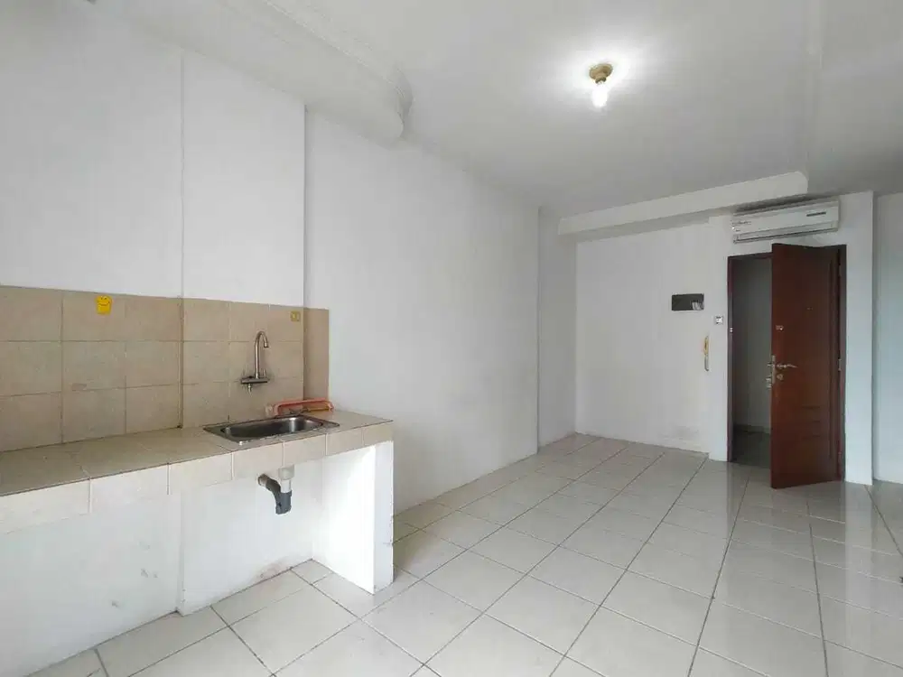 sewa 2 BR Unfurnish 2 AC lantai sedang Apt.Mediterania Garden Res 2
