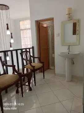 Faie. Rumah Disewakan di Cluster Meadow Green Lippo Cikarang  LB: 150