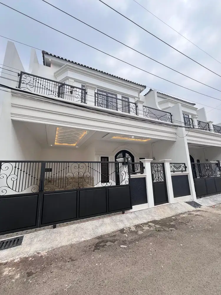 RUMAH MEWAH SIAP HUNI 2 LANTAI LOKASI PREMIUM AMAN BEBAS BANJIR