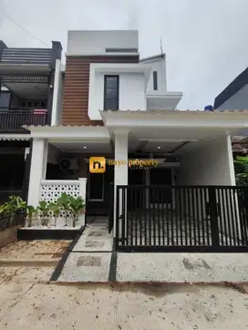 Rumah Baru 3 Lantai Siap Huni Dalam Komplek di Mustika Jaya Bekasi