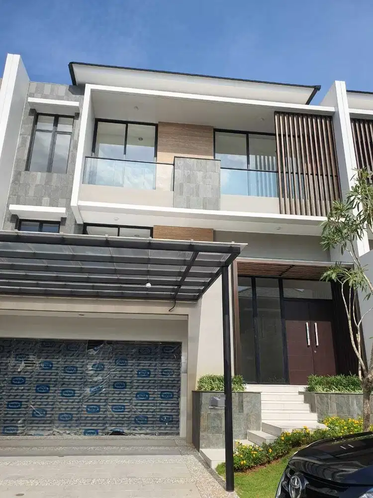 New Brand Rumah Mewah 10x25  bernuansa danau di PIK2   250juta