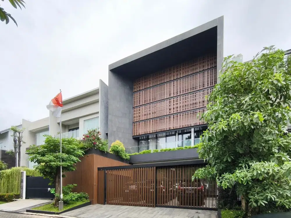 DIJUAL RUMAH TROPICAL CONCEPT TRIMARAN PERMAI PIK1 JAKARTA