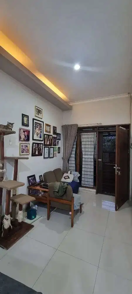 Rumah di taman holis indah
