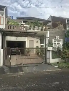Dijual Cepat Rumah Luxury House Semi Furnished di Buah Batu Regency