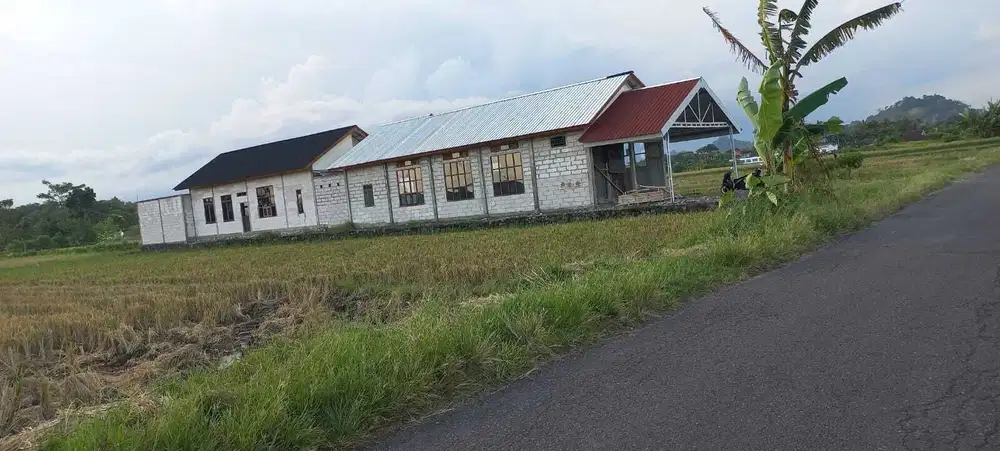 Tanah dan bangunan jalan godean KM 11 pinggir jln aspal