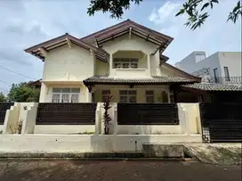 Rumah Bagus Tanah Luas Hadap Taman Dalam Komplek Bintaro Jaya