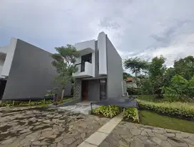 DIJUAL RUMAH 2 LANTAI GIANTARA SERPONG BSD CITY DEKAT STASIUN KERETA