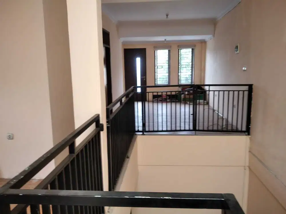 Rumah 2 lantai di tityan kencana bekasi