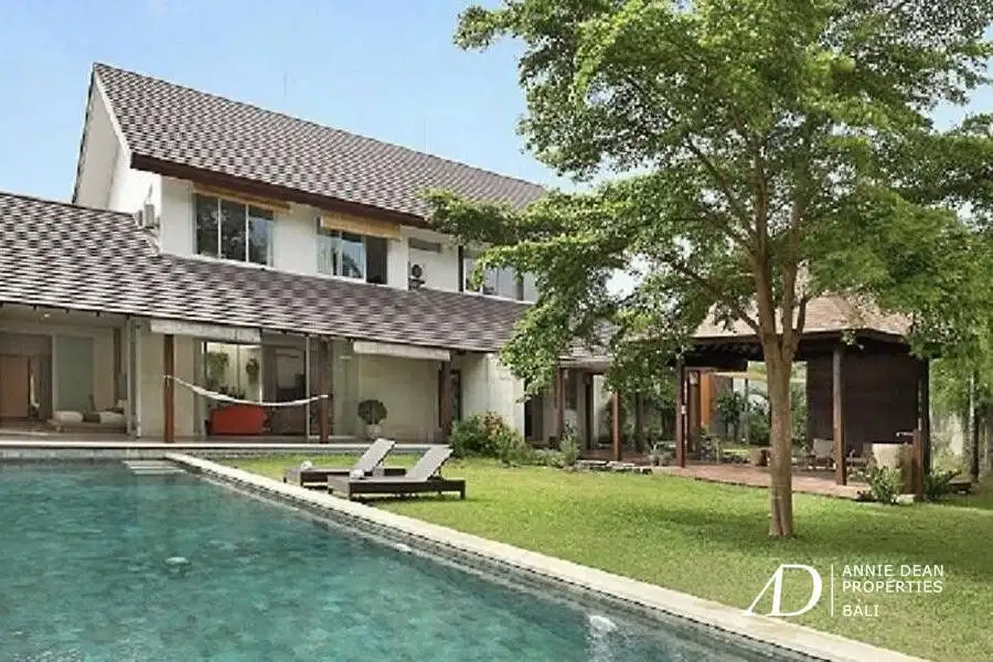 FREEHOLD CONTEMPORARY TROPICAL VILLA IN PRIME UMALAS-ON 1,180 M2 LAND