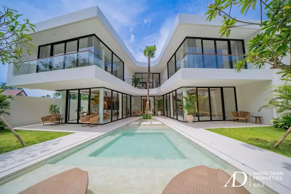 FREEHOLD 4-BEDROOM VILLA IN UMALAS - MODERN LUXURY & TROPICAL LIVING