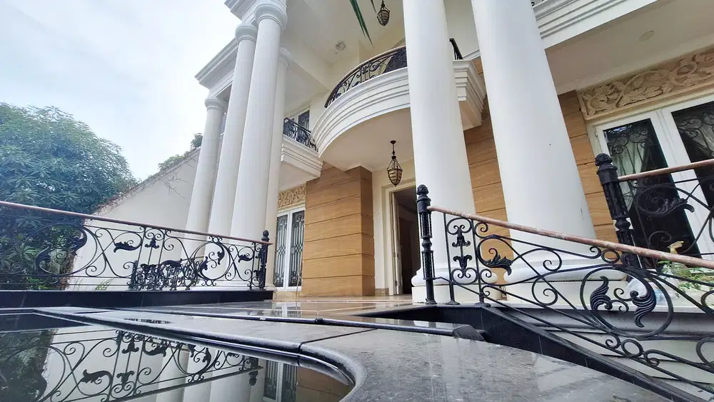 DIJUAL Rumah SUPER MEWAH PIK 16x40 3lt . SIap Huni ,Furnished, Selatan