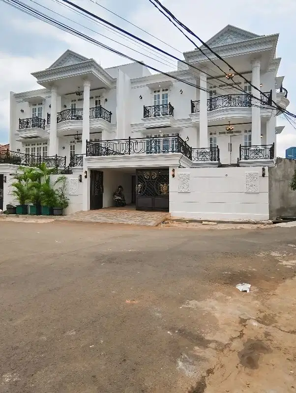 Rumah Mewah Private pool Turun Harga Di Cilandak Barat Jakarta Selatan