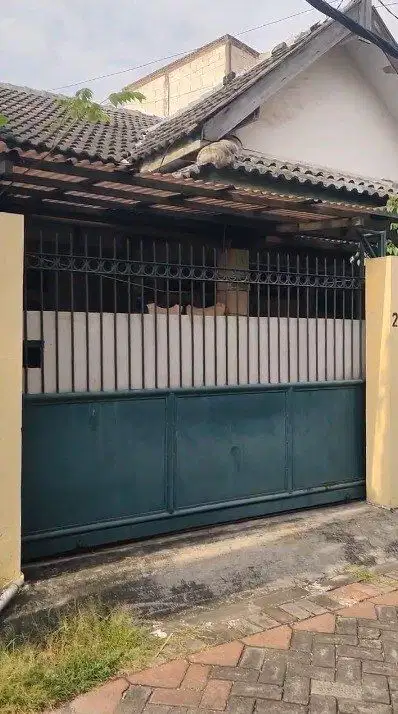 Rumah di Bronggalan Surabaya Murah Strategis Butuh Di Renovasi