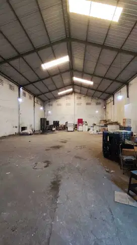 Gudang MURAH bagus strategis akses container siap pakai di Sadang