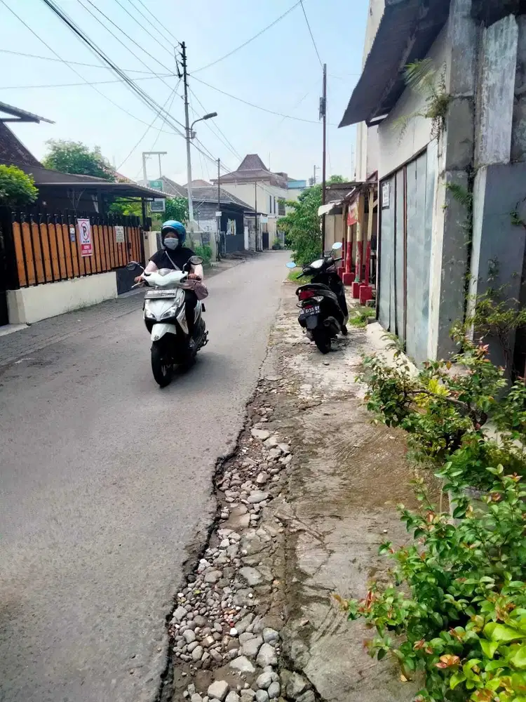 Tanah sangat strategis depan gardena swalayan demangan