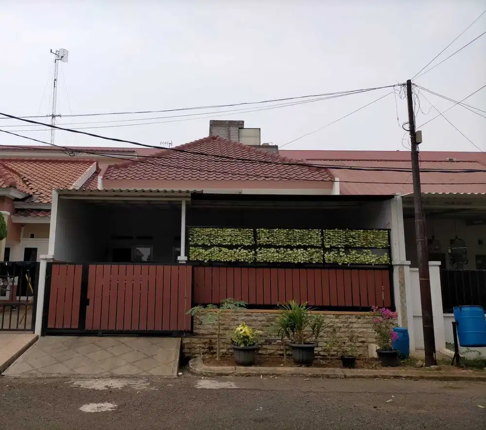 Dijual rumah siap huni, bebas banjir di Bulevar Hijau