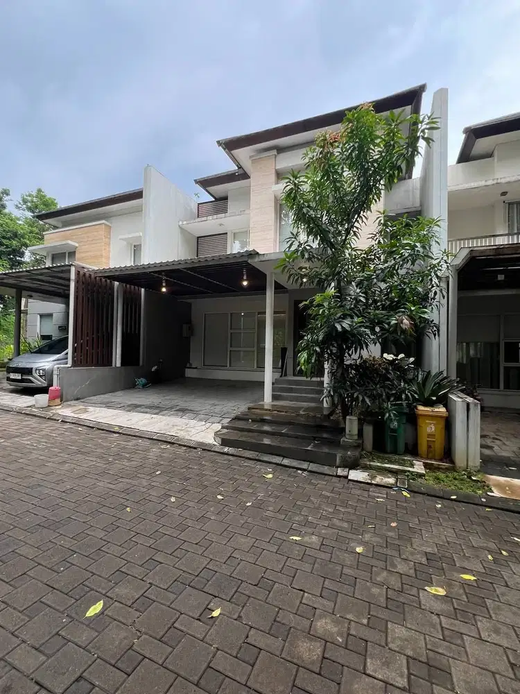 Rumah 2 lantai di Serenia Hills, Lebak Bulus