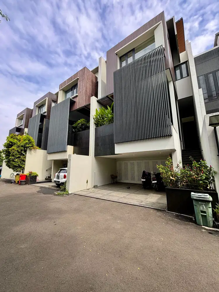Rumah 3 Lantai di Cilandak, Jakarta Selatan