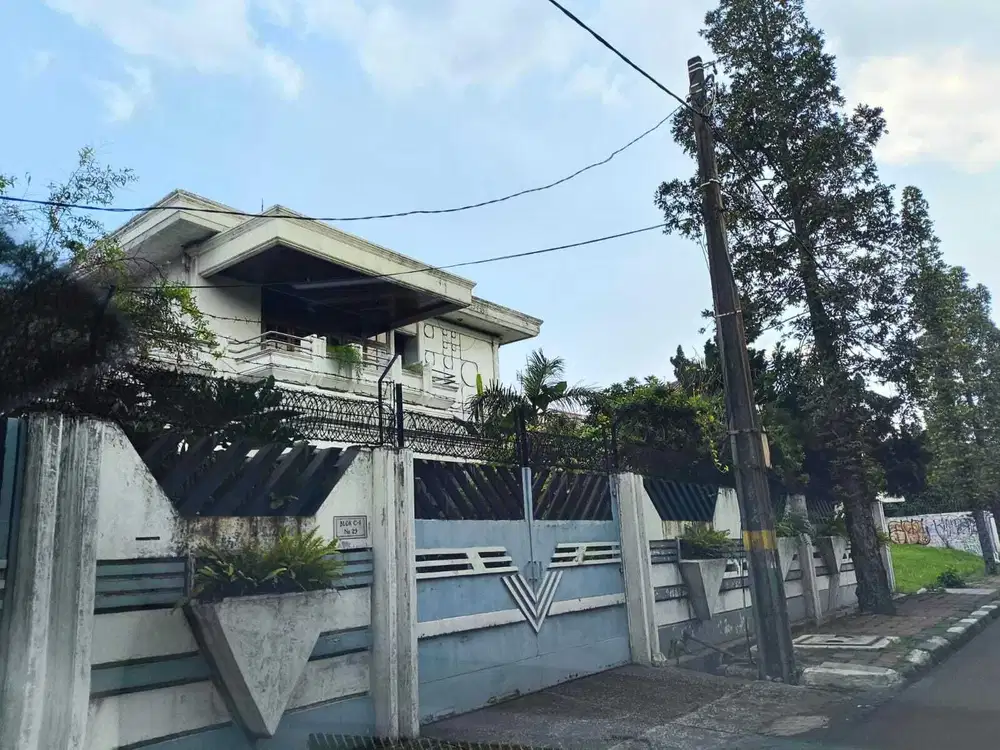 Dijual Rumah Mewah 2 Lantai di Puri Indah Jakarta Barat