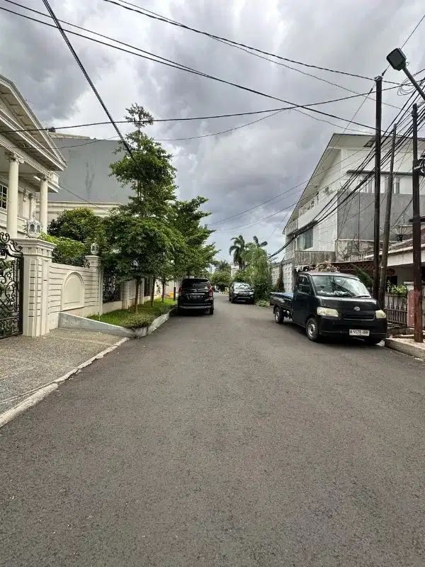 Rumah tua hitung tanah, lokasi dekat jalan utama, sunter