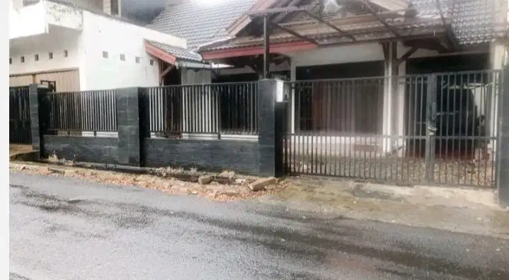 DIJUAL CEPAT RUMAH LUAS + KIOS LOKASI JATIWARINGIN JAKARTA TIMUR