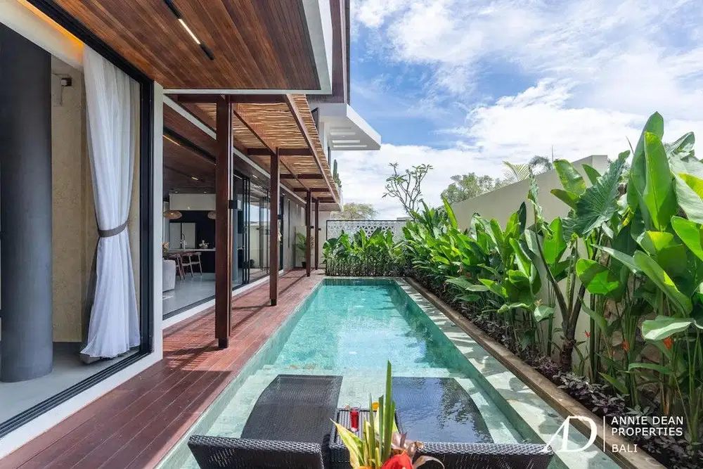 FREEHOLD/LEASEHOLD 4-BEDROOM LUXURY VILLA IN BERAWA-NEAR THE BEACH