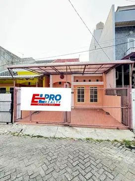 RUMAH SANGAT TERAWAT HADAP TENGGARA JARANG ADA DI CITRA GARDEN 3