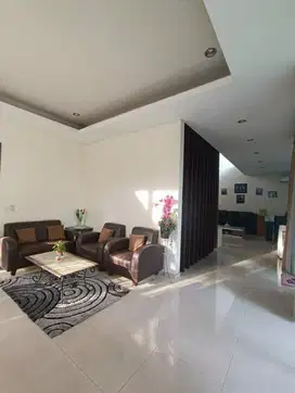 Rumah Minimalis 2 lantai Full Furnish Pakuwon Villa Valensia 4 Kamar L