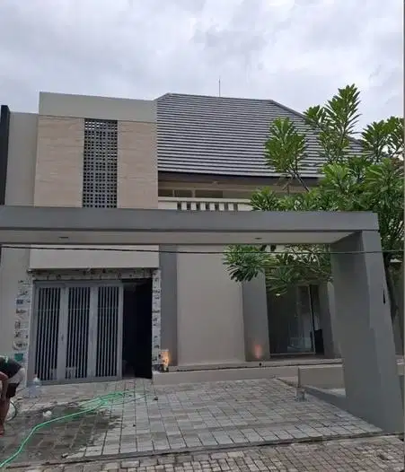 DIJUAL RUMAH BAGUS SIAP HUNI STRATEGIS GRAHA FAMILY SURABAYA