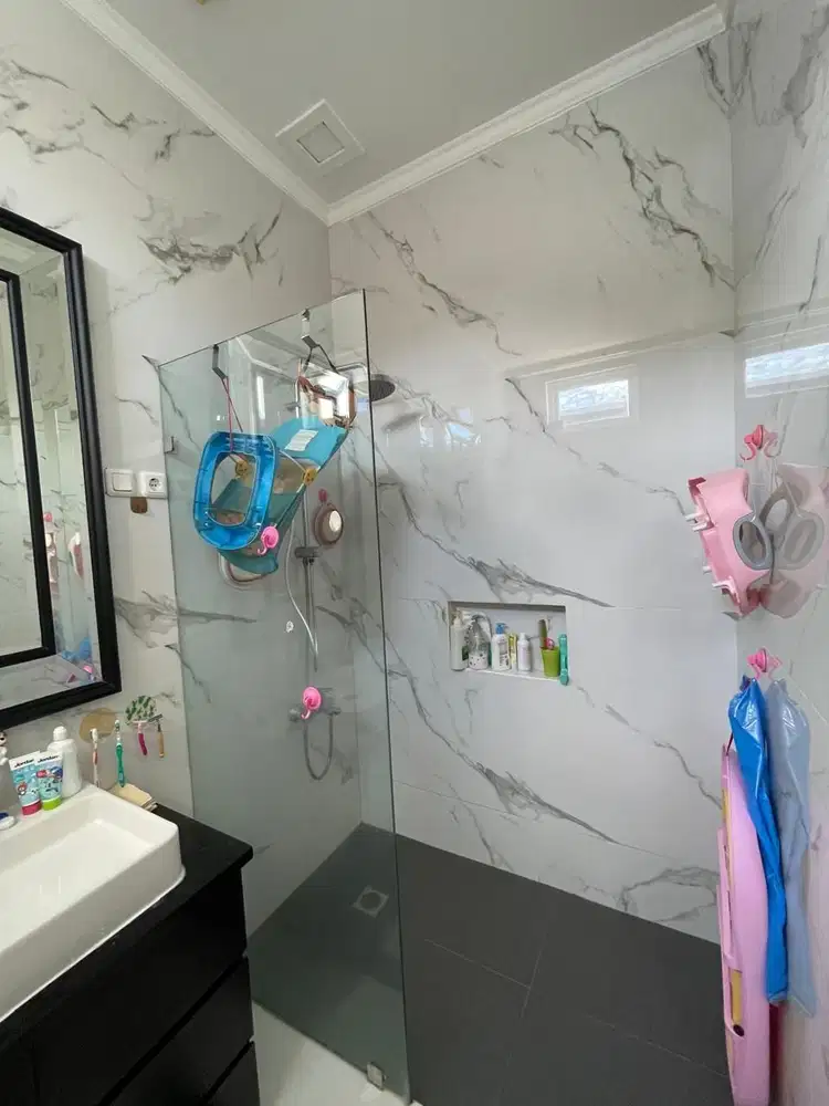 Sewa Rumah BGM PIK luas 8x15 Furnished Harga 200 juta per tahun