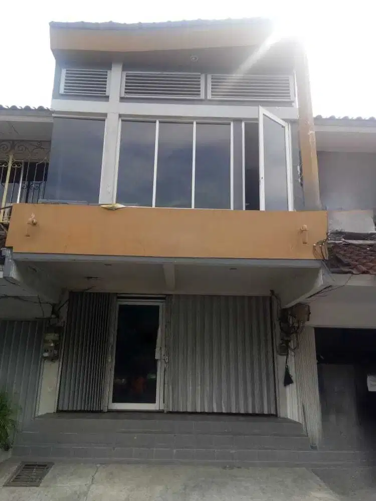Ruko di Hybrida Raya, Kelapa Gading, Jakarta Utara