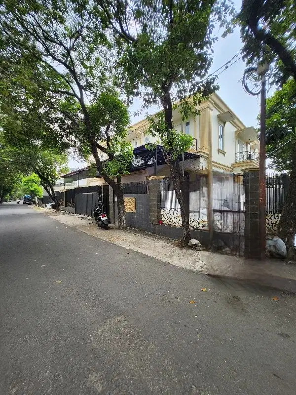 Dijual rumah mewah siap huni harga murah dkt njop di kebayoran baru