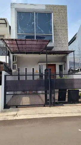 Dijual Rumah 2,5 Lantai Gading Elok Utara Kelapa Gading