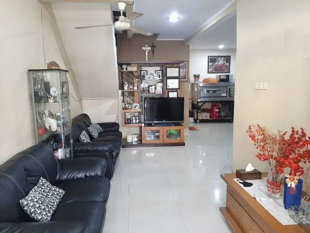 Rumah Taman Palem Lestari Bangunan Terawat Sudah SHM 2 lantai