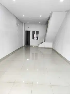RUKO 3 LANTAI SOUTH SORRENTO GADING SERPONG, SIAP PAKAI USAHA