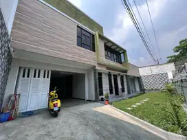 Dijual Rumah 3 Lantai Mewah Lokasi Startegis di Mainroad Sukarasa