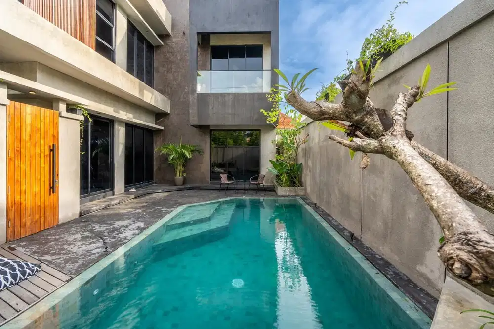 Villa Industrial Sangat Modern di Umalas Bumbak Bali