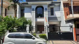JUAL Rumah Babatan Pratama Depan Taman Mewah Siap Huni Surabaya Barat