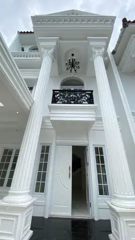 TERMEWAH  RUMAH EROPA CLASSIC STRATEGIS DI KRANGGAN CIBUBUR