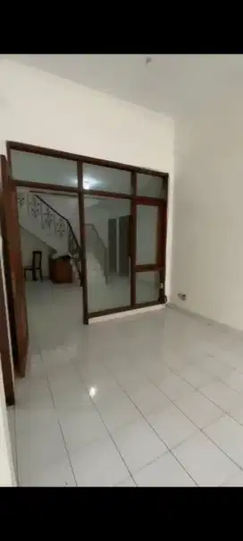 Rumah bagus siap huni di komp senam indah antapani, arcamanik