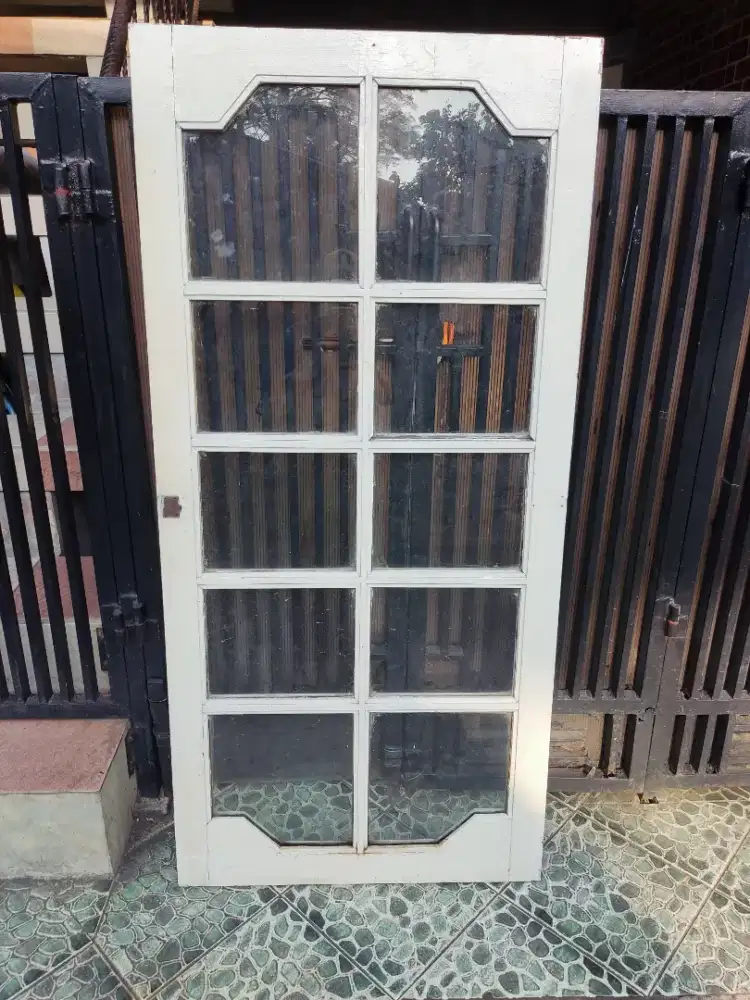 Jendela Kayu Kamper