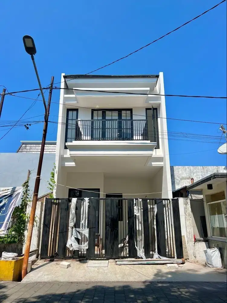 Jual Rumah Baru Semi Furnish Rungkut model American Style