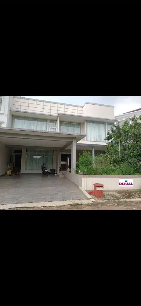 Rumah With Swimming Pool di Kemang Pratama