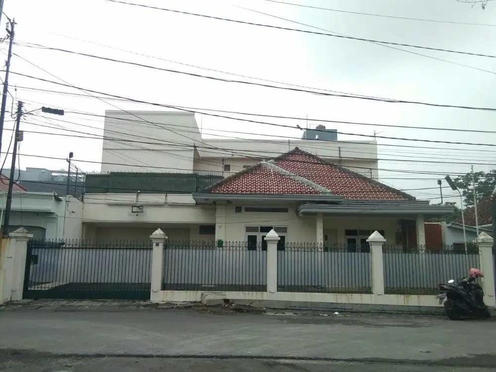 Dijual RUMAH DESAIN MODERN Klasik DI TENGAH KOTA  SAYAP SUNDA Bandung